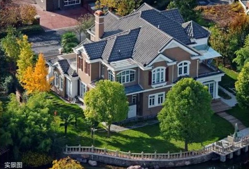 院子愈大，，，，，，愈从容